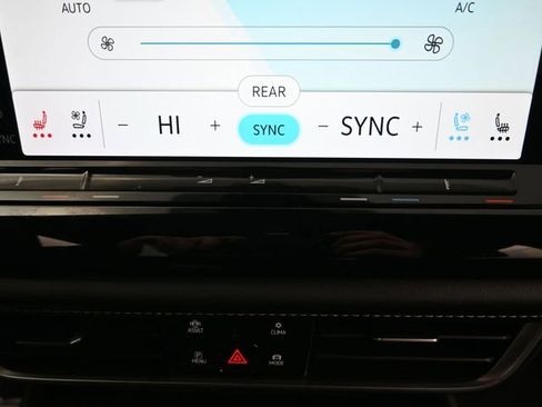 Used 2024 Volkswagen Atlas SE image 18