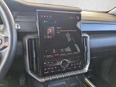 Used 2024 GMC Acadia Elevation image 14