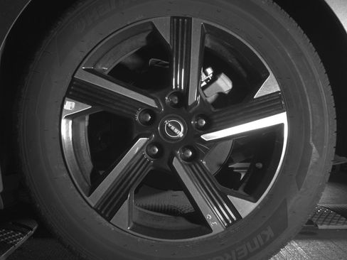 Used 2025 Nissan Sentra SV image 14