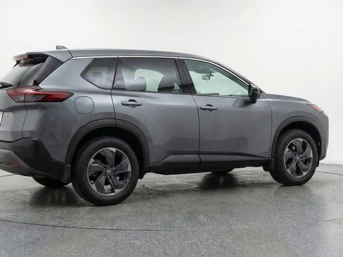 Used 2024 Nissan Rogue SV FWD image 9