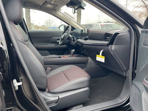 New 2025 Nissan Kicks SR AWD/4WD image 17