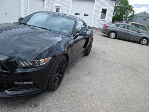 Used 2017 Ford Mustang Coupe RWD image 5