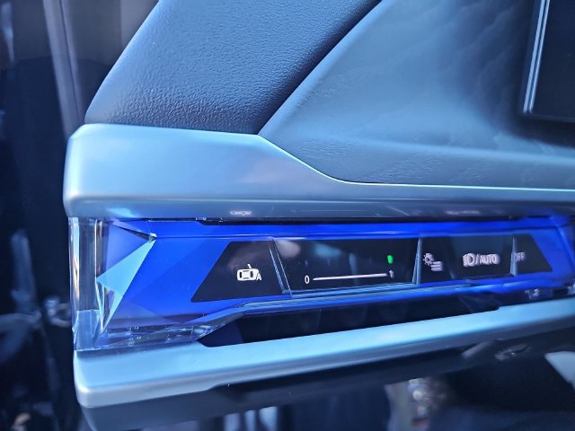 Used 2023 BMW 740i w/ Executive Package RWD image 29