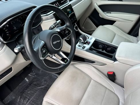 Used 2023 Jaguar F-PACE R-Dynamic S image 5
