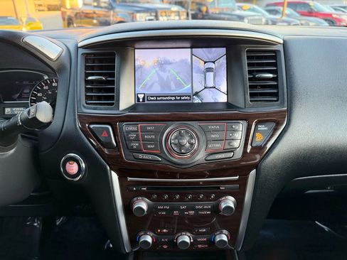 Used 2015 Nissan Pathfinder Platinum image 32