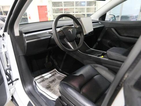 Used 2021 Tesla Model Y Long Range image 16