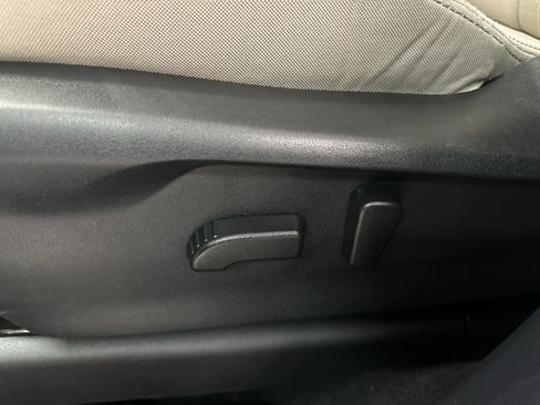 Used 2024 Subaru Ascent Premium w/ Convenience Package image 23