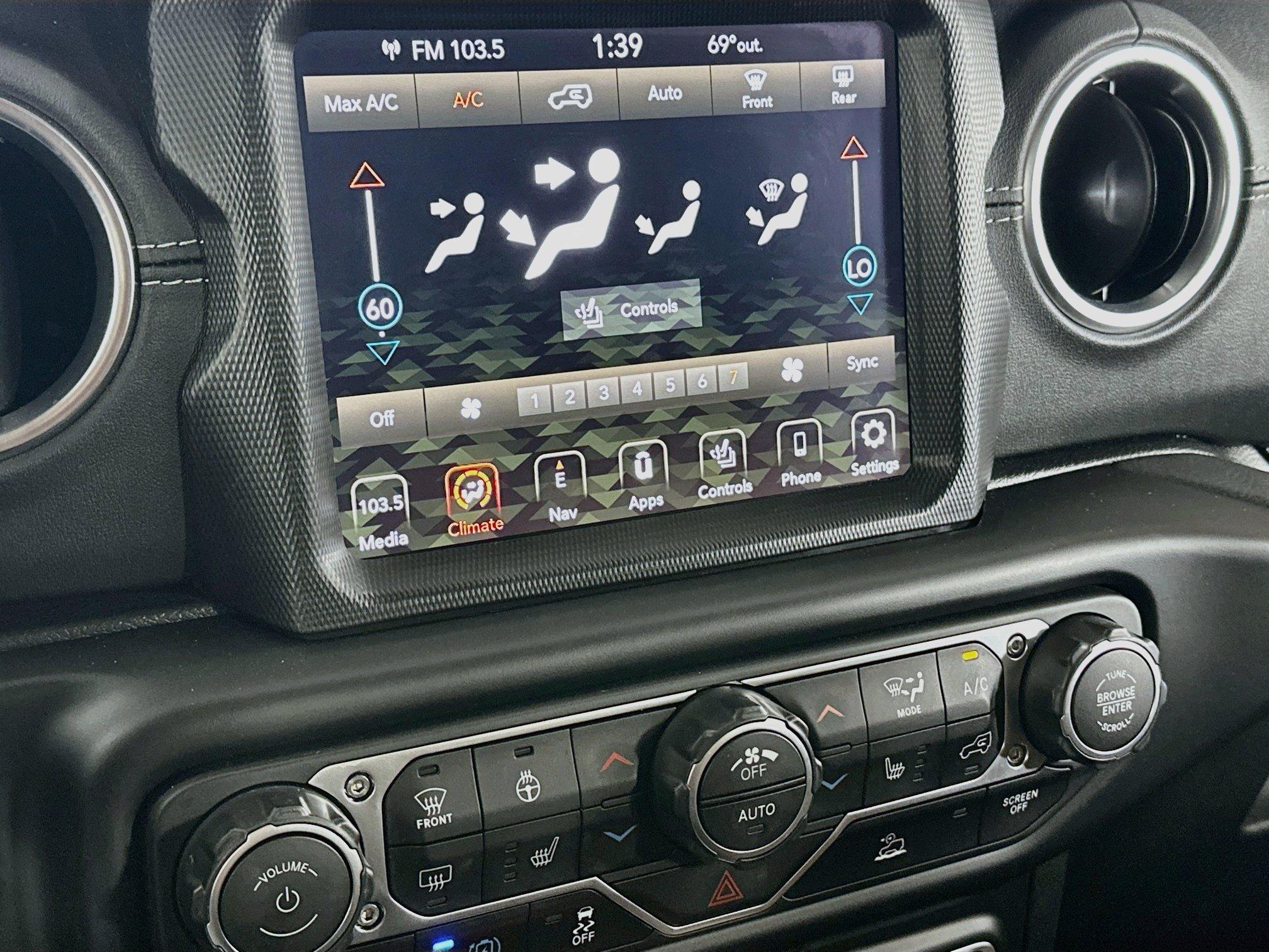 Used 2023 Jeep Wrangler Unlimited Sahara w/ Cold Weather Group AWD/4WD image 24