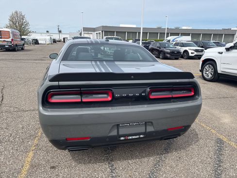 Used 2018 Dodge Challenger R/T RWD image 12