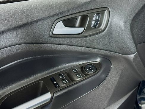 Used 2019 Ford Escape SE FWD image 17