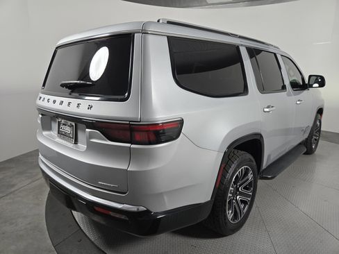 Used 2022 Jeep Wagoneer Series III image 4