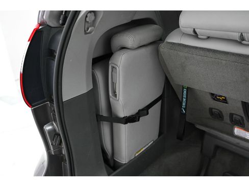 Used 2018 Toyota Sienna XLE image 52