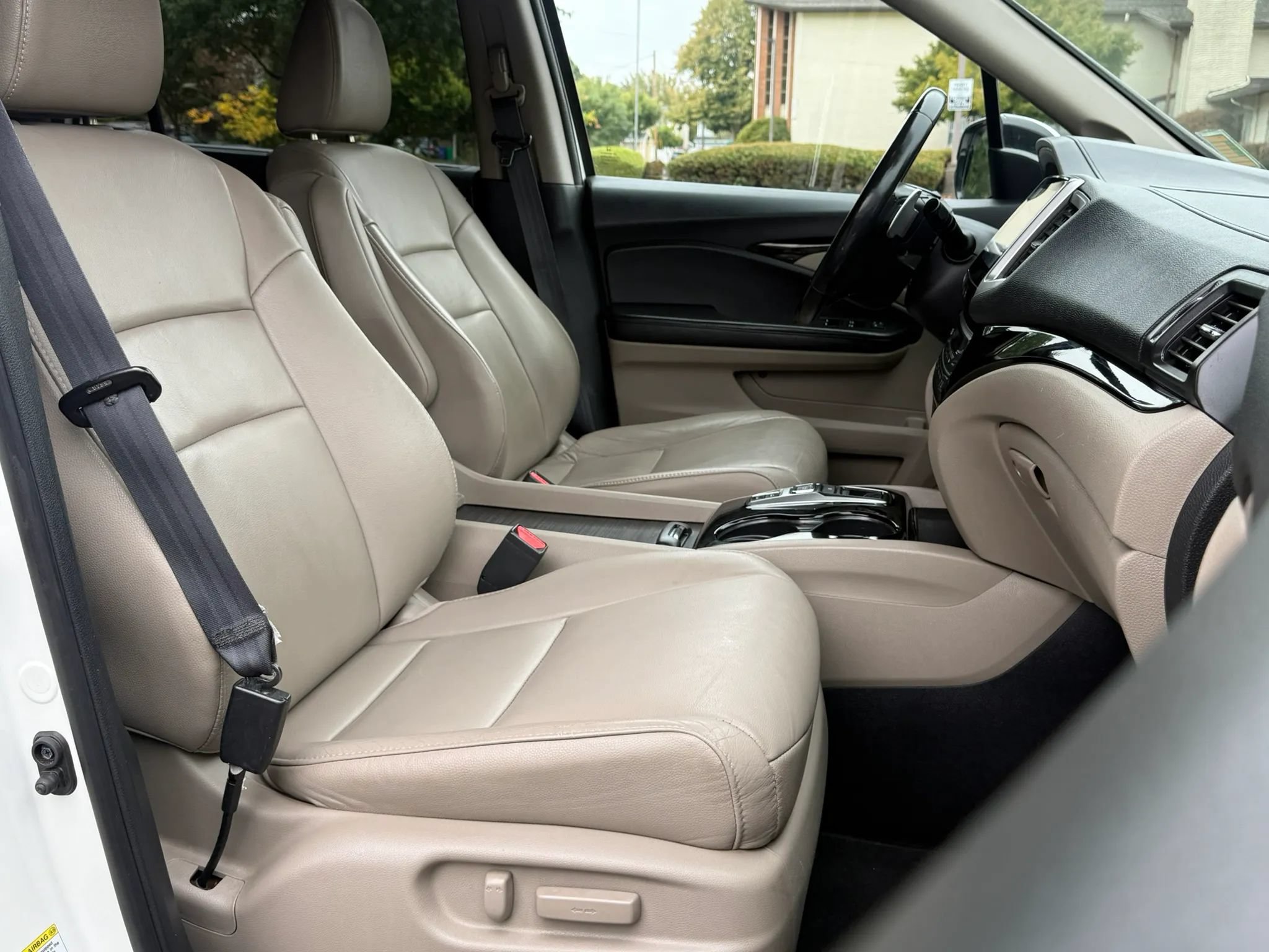 Used 2016 Honda Pilot Touring image 15