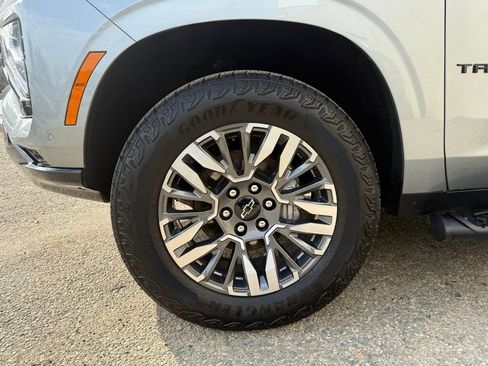 Used 2025 Chevrolet Tahoe Z71 AWD/4WD image 11