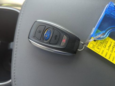 Used 2025 Subaru Outback Onyx Edition AWD/4WD image 32