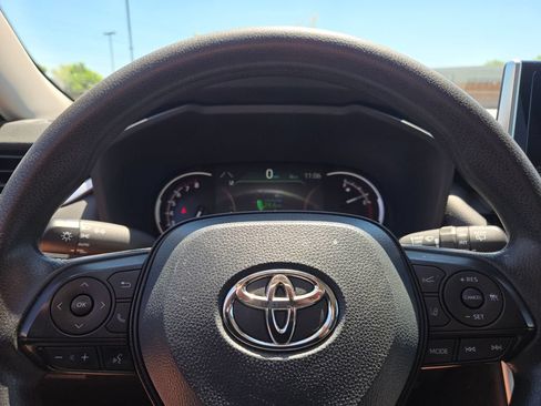 Used 2024 Toyota RAV4 XLE FWD image 31