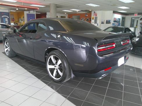 Used 2017 Dodge Challenger R/T w/ Driver Convenience Group RWD image 7