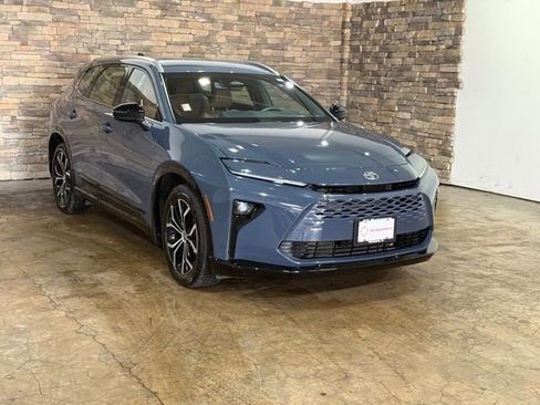 Used 2025 Toyota Crown Signia AWD/4WD image 3