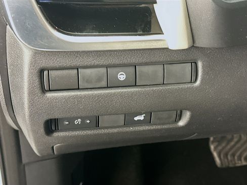 Used 2023 Nissan Rogue SL w/ SL Premium Package image 17