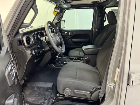 Used 2023 Jeep Gladiator Sport AWD/4WD image 15