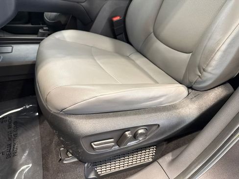 Used 2023 Toyota Sienna XLE w/ XLE Plus Package image 18