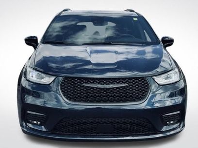 Used 2025 Chrysler Pacifica Limited