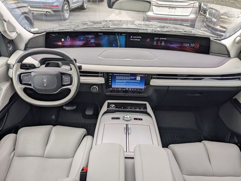 Certified 2025 Lincoln Navigator Reserve image 18