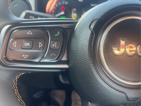 Used 2024 Jeep Wrangler Unlimited w/ Convenience Group AWD/4WD image 20