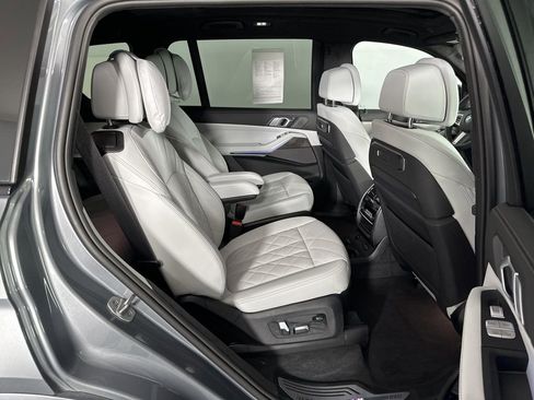 Certified 2025 BMW X7 xDrive40i w/ Executive Package image 34