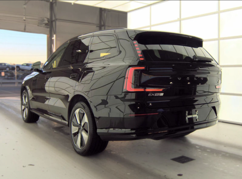 Used 2025 Volvo EX90 Plus AWD/4WD image 4