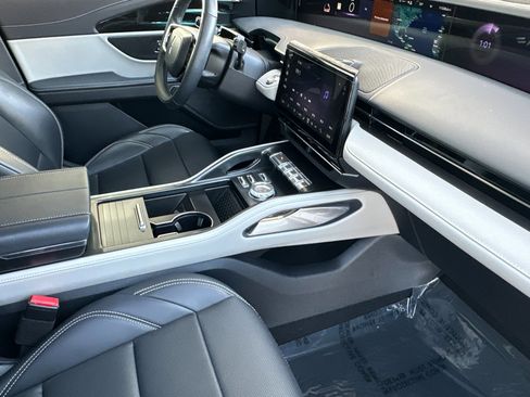 Certified 2024 Lincoln Nautilus Premier image 17