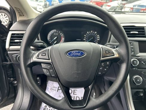 Used 2017 Ford Fusion SE image 13