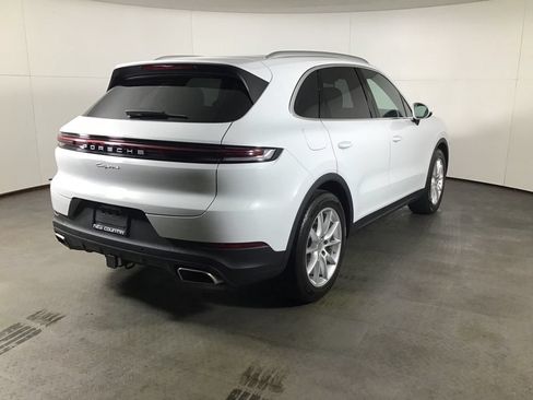 Certified 2024 Porsche Cayenne AWD/4WD image 8