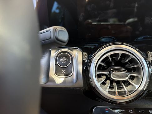 Used 2026 Mercedes-Benz GLB 250 4MATIC image 18