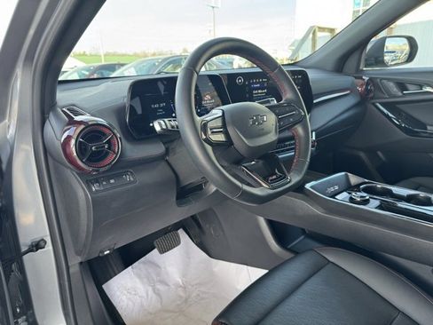 Used 2025 Chevrolet Equinox RS w/ Convenience Package III image 19