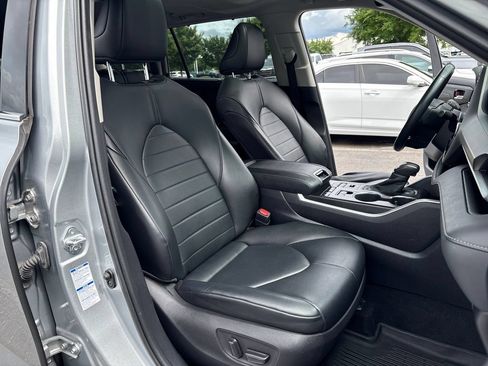 Used 2020 Toyota Highlander XLE AWD/4WD image 43