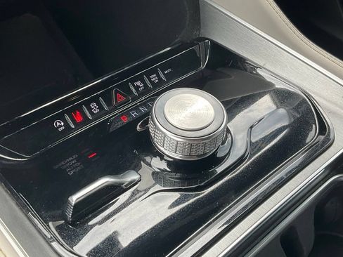 Used 2025 Jeep Wagoneer Series II AWD/4WD image 3