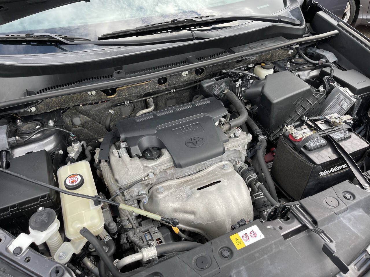 Used 2017 Toyota RAV4 XLE FWD image 8