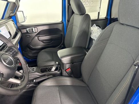 New 2025 Jeep Gladiator Sport image 20