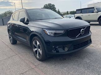 Used 2024 Volvo XC40 B5 Plus AWD/4WD video 1