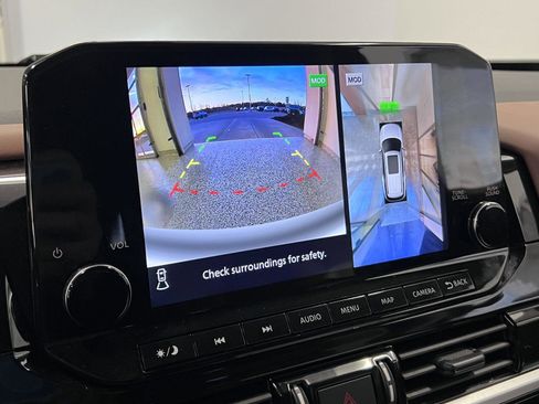 Used 2024 Nissan Pathfinder Platinum w/ Cargo Package image 8