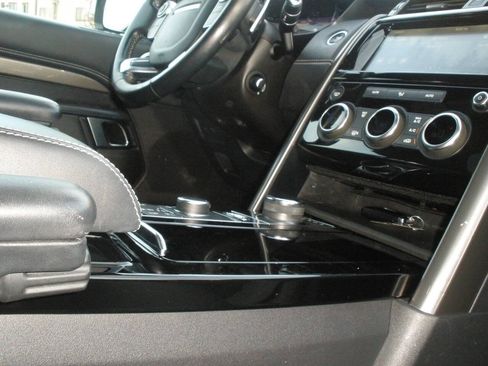 Used 2018 Land Rover Discovery HSE AWD/4WD image 34