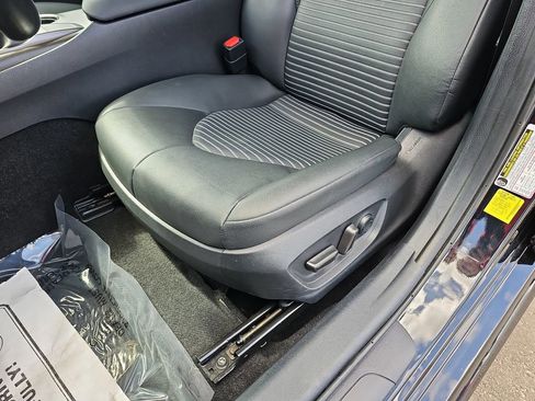 Used 2024 Toyota Camry SE image 33