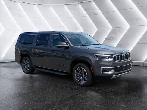 Used 2024 Jeep Wagoneer L Series II AWD/4WD image 8