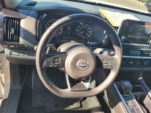 Used 2024 Nissan Pathfinder SV w/ SV Premium Package image 30