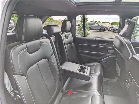 Used 2023 Jeep Grand Cherokee Overland w/ Luxury Tech Group IV AWD/4WD image 17