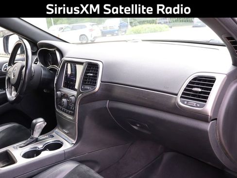 Used 2018 Jeep Grand Cherokee Altitude AWD/4WD image 10