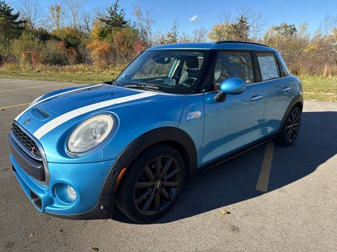 Used 2018 MINI Cooper S image 1