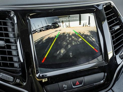 Used 2020 Jeep Cherokee Limited image 30