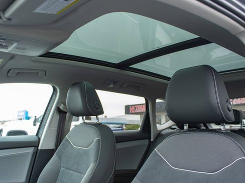 Used 2024 Volkswagen Taos SE image 56